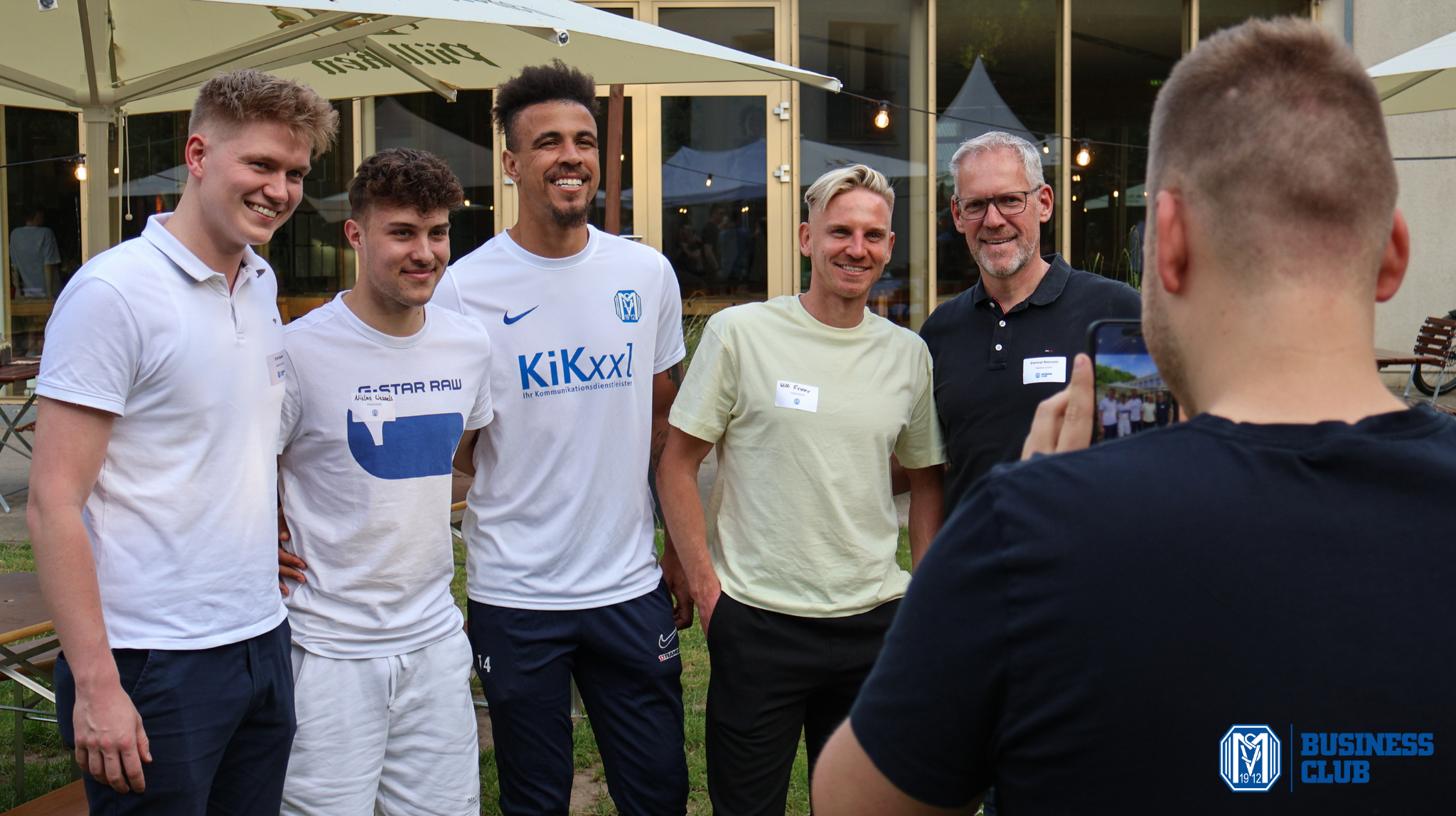 NETZWERKTREFFEN IM BIERGARTEN